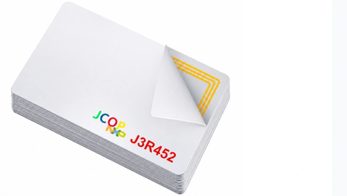 J3R452 smart card with embedded contactless chip antenna